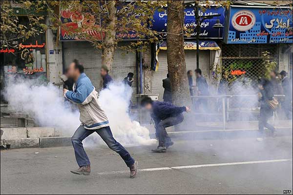  محتجون إيرانيون في وسط العاصمة طهران