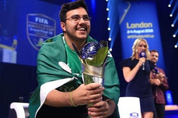 السعودي مساعد الدوسري بطلا لكأس العالم لكرة القدم الإلكترونية