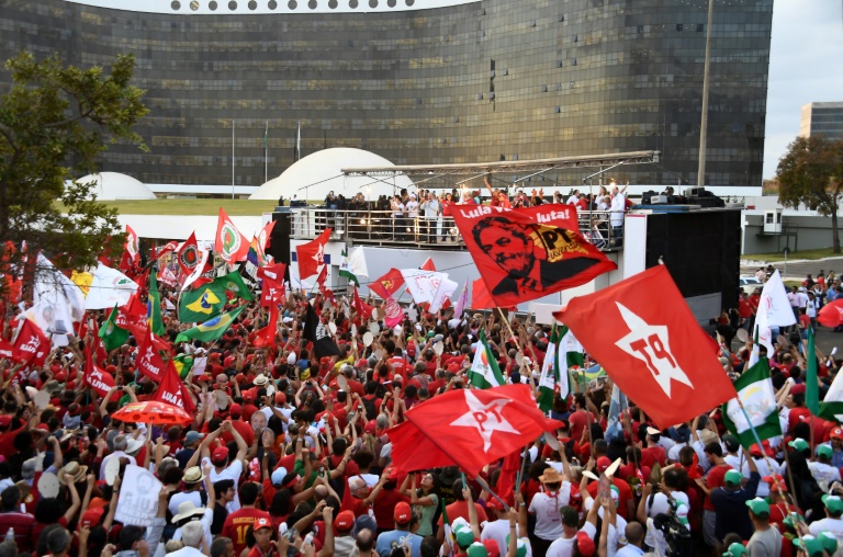 المرشحون للانتخابات الرئاسية في البرازيل يبدأون حملاتهم