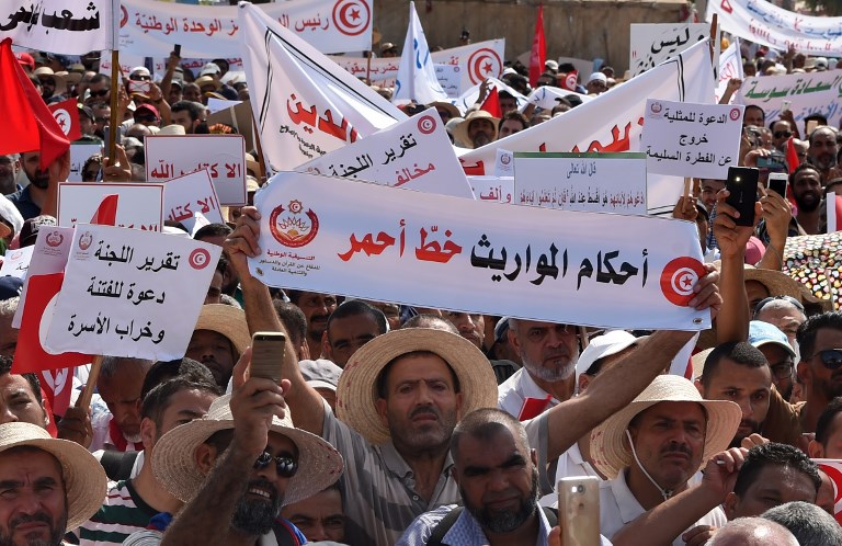 اسلاميون تونسيون يتظاهرون ضد تقرير لجنة الحريات التي اقترحت المساواة في الميراث