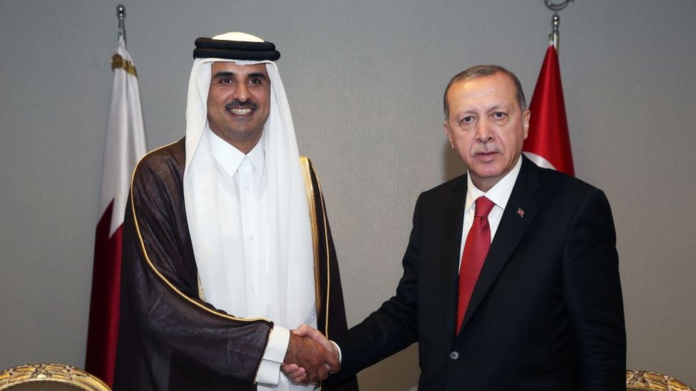 قطر لتركيا: الصديق وقت الضيق وعرب ينتقدون نجدتها لها