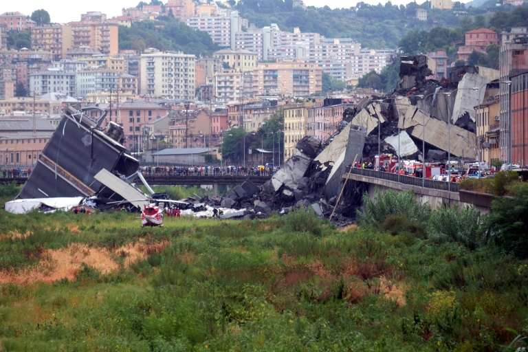 مقتل 30 شخصًا في انهيار جسر جنوى
