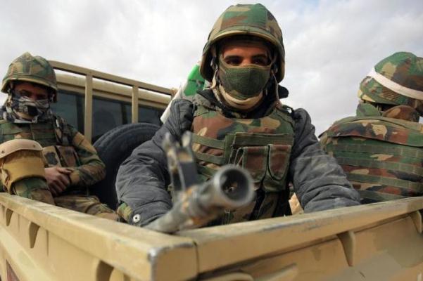 عناصر من القوات العراقية على الحدود مع سوريا