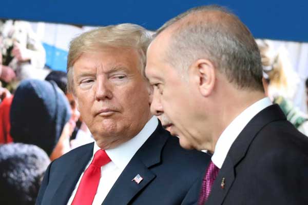ترمب وأردوغان في صورة لهما تعود إلى الحادي عشر من يوليو 2018 خلال قمة للحلف الأطلسي في بروكسل
