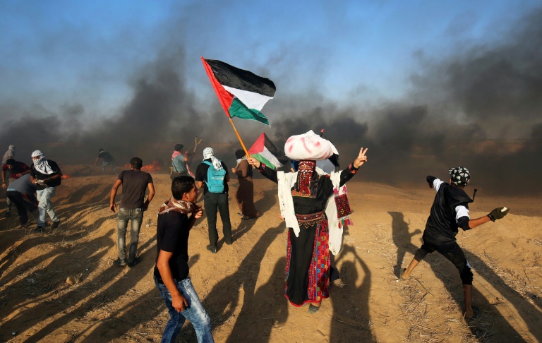 اصابة نحو 190 فلسطينيا بنيران الجيش الاسرائيلي قرب حدود قطاع غزة