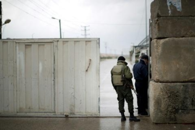 تبادل لإطلاق النار بين جنود إسرائيليين وفلسطيني عند حدود غزة