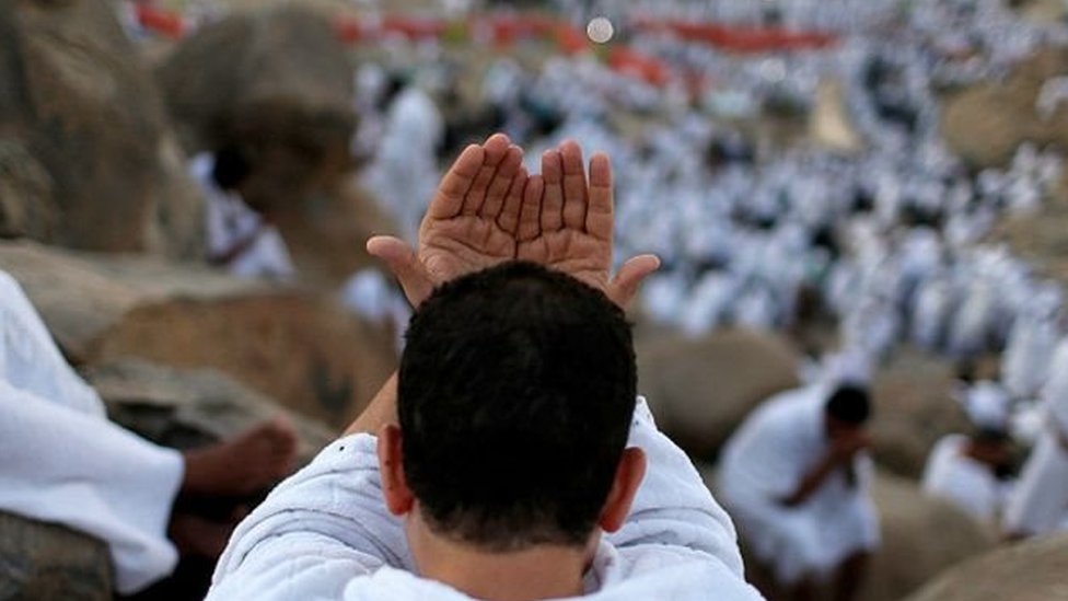 أكثر من مليوني مسلم يقفون على جبل عرفات لأداء أبرز أركان الحج