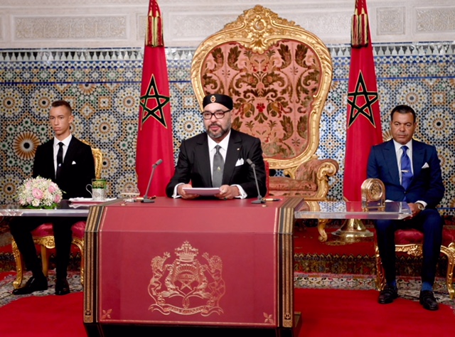 الملك محمد السادس لدى توجيهه خطابًا للشعب المغربي بمناسبة ذكرى ثورة الملك والشعب