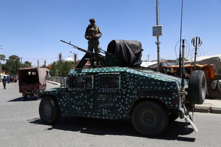 مدرعة تابعة للجيش الأفغاني بعد معارك في غزنة 