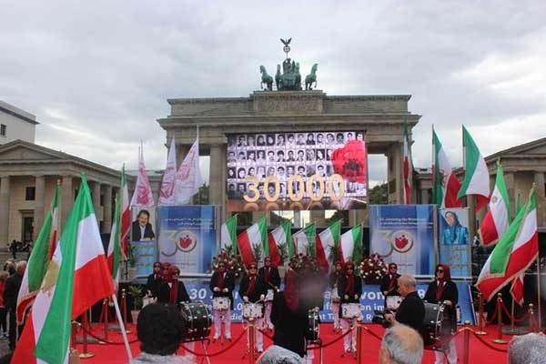 احتجاجات للمعارضة الإيرانية ضد النظام في برلين