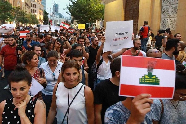 تظاهرة في بيروت ضد اقامة محارق نفايات وفساد الطبقة السياسية