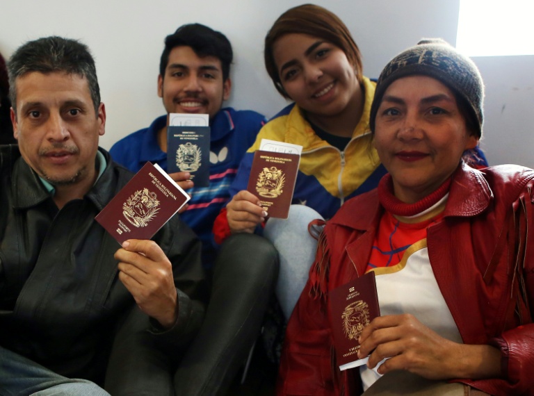 فنزويليون يعودون من البيرو في طائرة أرسلها مادورو