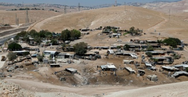 محكمة إسرائيلية تأذن بهدم قرية خان الأحمر البدوية في الضفة