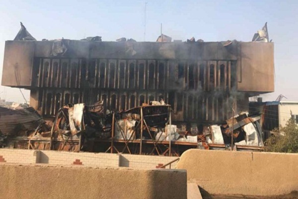 مبنى محافظة البصرة بعد إخماد الحريق