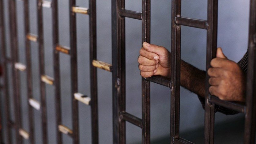 فرار مئات المعتقلين من سجن قرب طرابلس