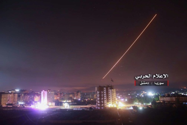 صورة تظهر بحسب المصدر الدفاعات الجوية السورية تعترض صواريخ إسرائيلية