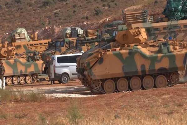 حشود عسكرية تركية ضخمة على الحدود مع إدلب