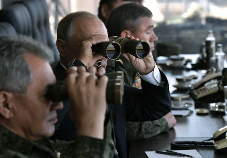 بوتين يتعهد مواصلة تعزيز الجيش خلال مناورات فوستوك 2018