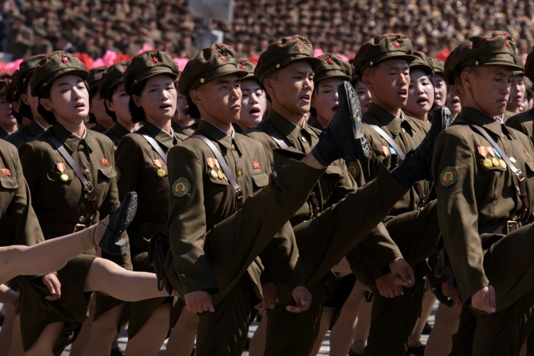 عرض عسكري في كوريا الشمالية لا يشمل صواريخ عابرة للقارات