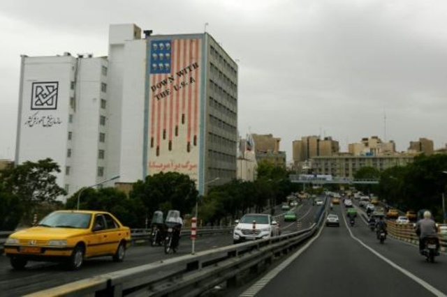مبنى في وسط طهران يحمل شعارا معاديا للولايات المتحدة في 8 ايار/مايو 2018