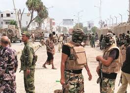 القوات الموالية للحكومة اليمنية تسيطر على طريقين رئيسين قرب الحديدة