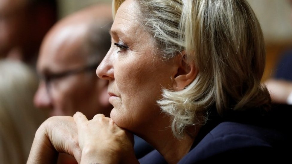 محكمة فرنسية تطلب من المرشحة الرئاسية السابقة مارين لوبان إجراء اختبار نفسي