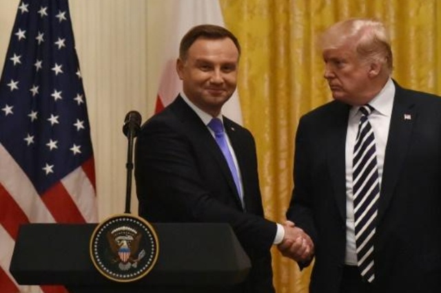 ترمب يدرس إمكانية إقامة قاعدة عسكرية أميركية دائمة في بولندا