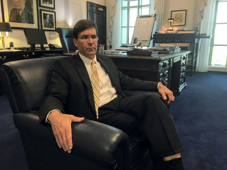 نائب وزير الدفاع الأميركي مارك إسبر في مكتبه في البنتاغون في 19 أيلول/سبتمبر 2018.