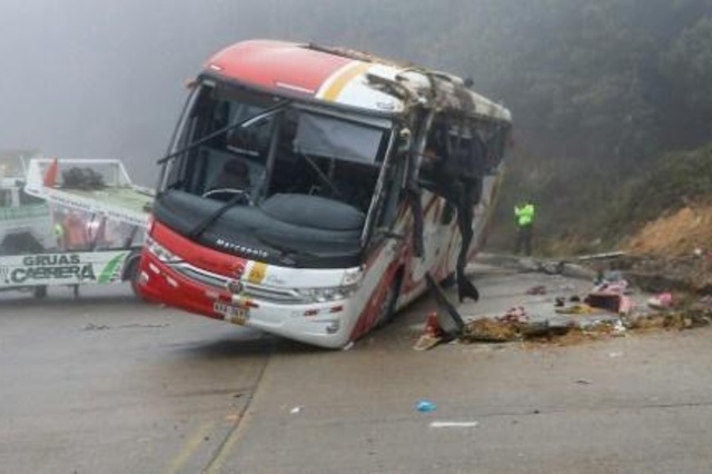12 قتيلًا و23 جريحًا في حادث انقلاب حافلة في الإكوادور