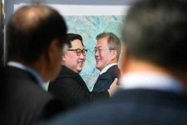 مون جاي إن وكيم جونغ أون في معرض في سيول بتاريخ 17 سبتمبر 2018 لدعم القمة بين الكوريتين