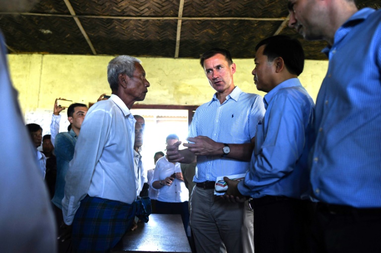 وزير الخارجية البريطاني يبحث أزمة الروهينغا في بورما