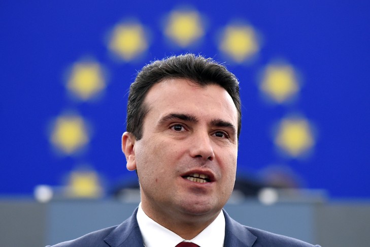 رئيس وزراء مقدونيا يناشد مواطنيه قبول تغيير اسم البلاد