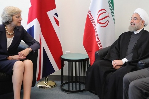 الرئيس الإيراني خلال اجتماعه مع ماي 
