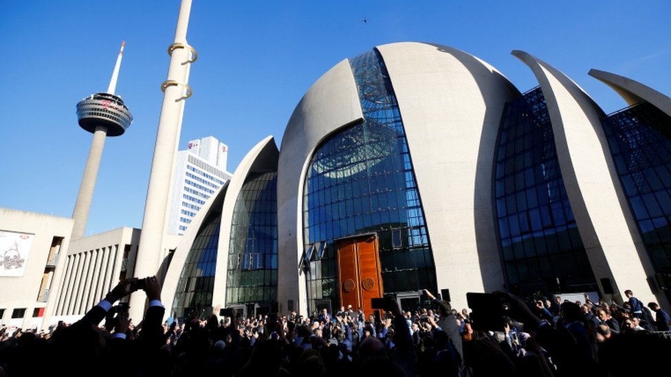أردوغان يفتتح واحدا من أكبر المساجد الأوروبية في ألمانيا