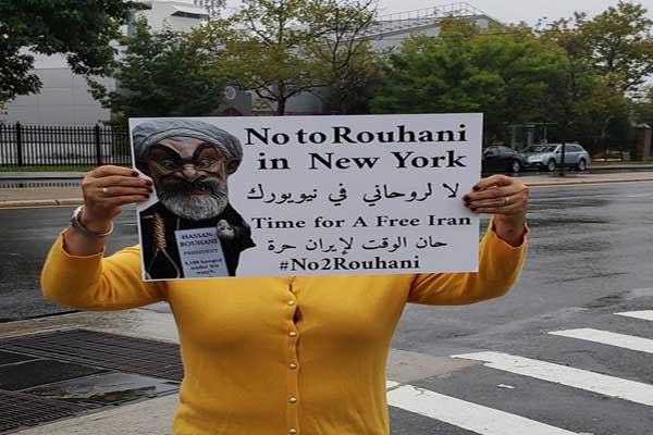 شعارات ضد زيارة روحاني إلى نيويورك