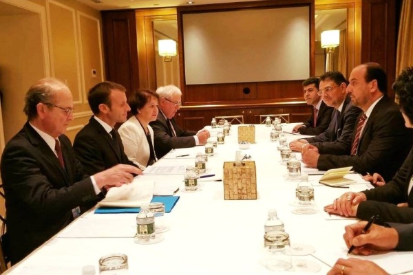 لقاء هيئة التفاوض مع الرئيس الفرنسي