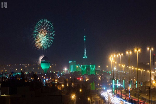 الألعاب النارية تزين سماء السعودية