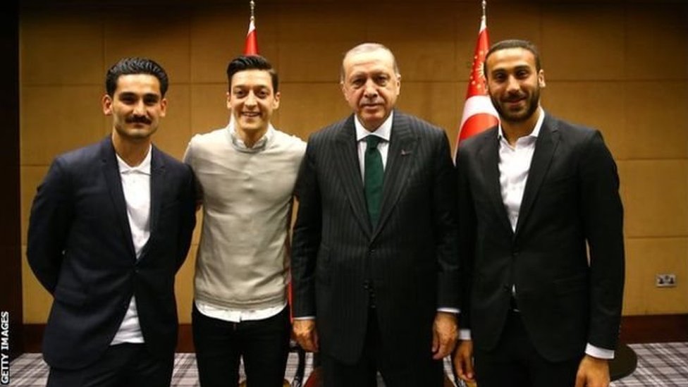 أردوغان يدافع عن مسعود أوزيل قبيل رحلته إلى ألمانيا