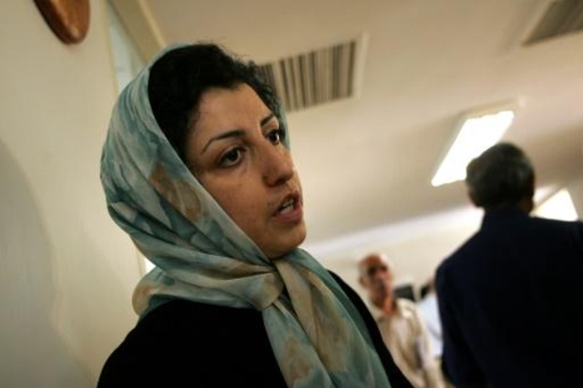 السلطات الإيرانية تأذن لناشطة بالخروج من السجن لثلاثة أيام