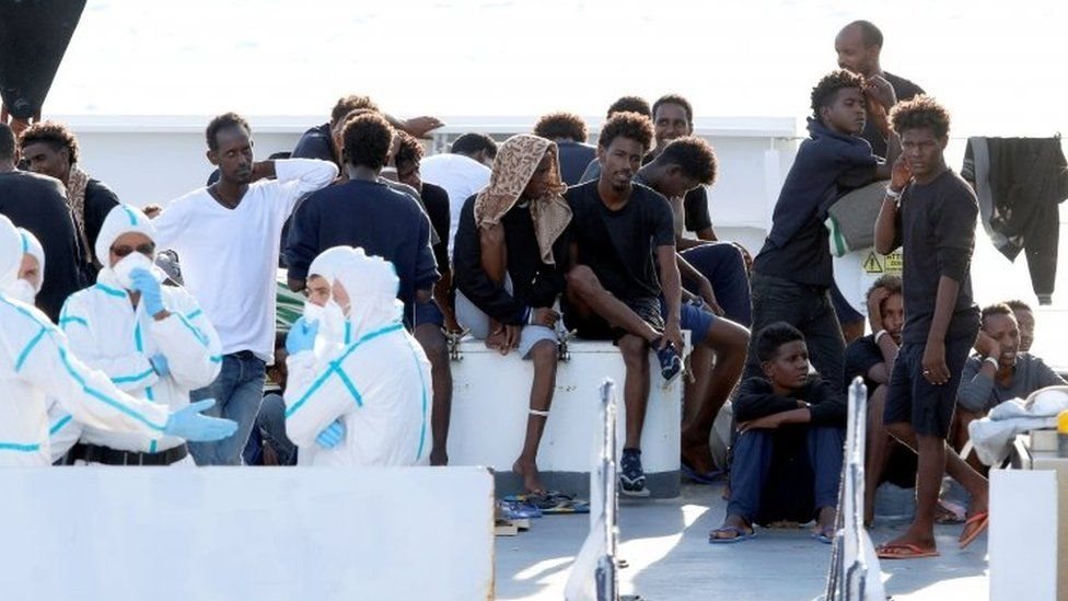 مرسوم إيطالي يتيح ترحيل المهاجرين المدانين بجرائم خطيرة