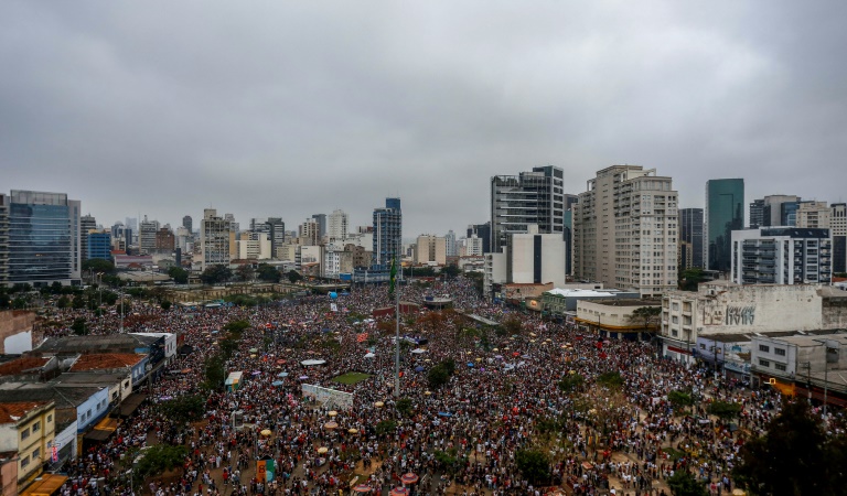 مرشح اليمين المتطرف بالبرازيل يهدد بعدم الاعتراف بنتائج الاقتراع