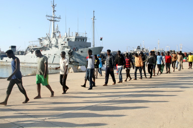 مهاجرون نيجيريون يعودون إلى بلادهم بعد اعتقالهم في ليبيا
