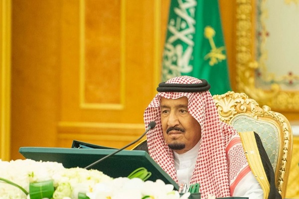 العاهل السعودي خلال ترؤسه جلسة مجلس الوزراء