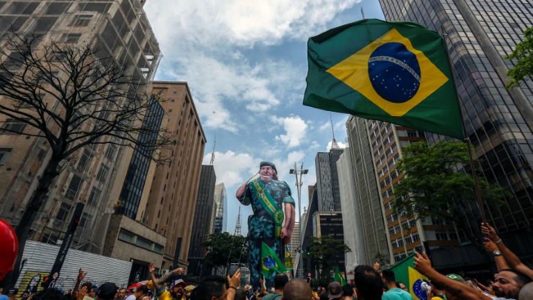 البرازيل عملاق في أزمة ينخره الفساد