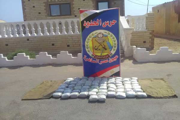 الجيش المصري يحبط تهريب شحنة من الهيرويين عبر الحدود الجنوبية