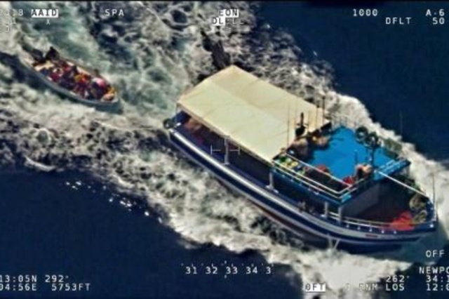 قتيل في غرق زورق مطاطي على متنه 10 مهاجرين قبالة جربة التونسية
