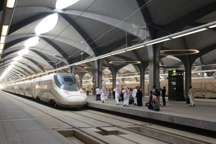 بدء الرحلات التجارية للقطار فائق السرعة بين مكة والمدينة المنورة