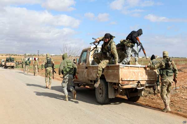 مقاتلون معارضون في إدلب