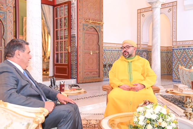 الملك محمد السادس لدى استقباله الوزير اخنوش - صورة لـMAP