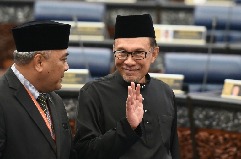زعيم ماليزيا المنتظر أنور إبراهيم يعود إلى البرلمان